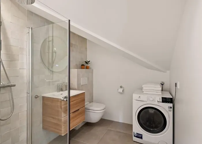 Lokka I Penthouse With Private Rooftop I 2 Bedrooms & 2 Bathrooms *